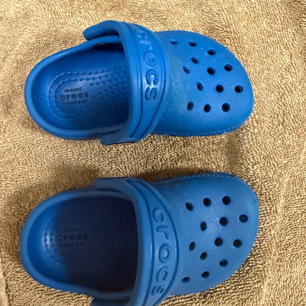 CROCS Kids Vibrant Blue Sandals